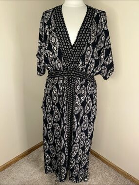 Black and White Printed Maxi Dress with V-Neck